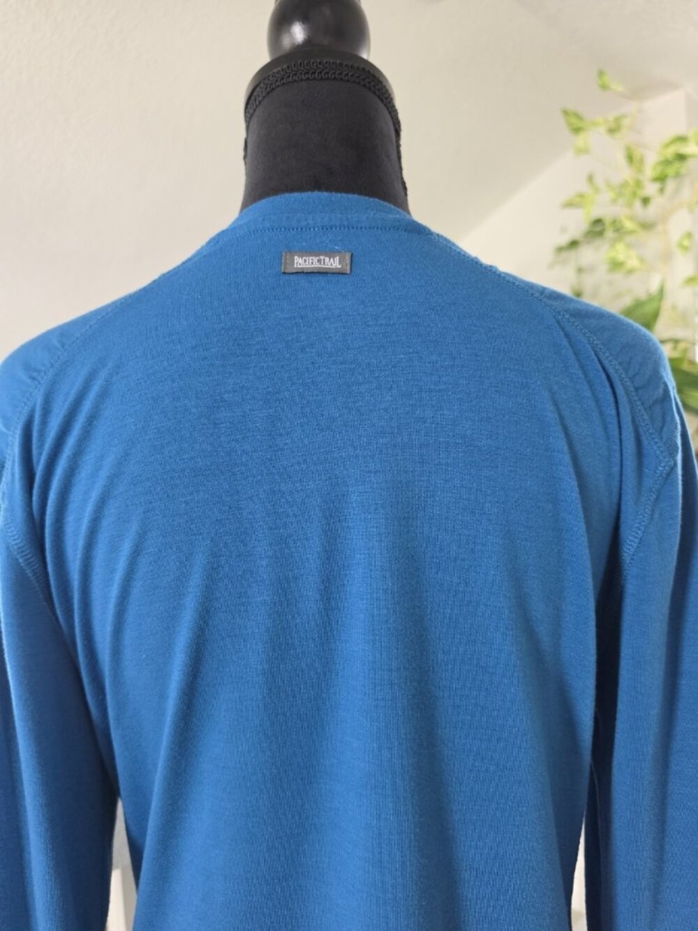 V-Neck Long Sleeve Raglan Stretch Knit Tee Blue Size M  Pacific Trail Women's - Picture 8 of 10